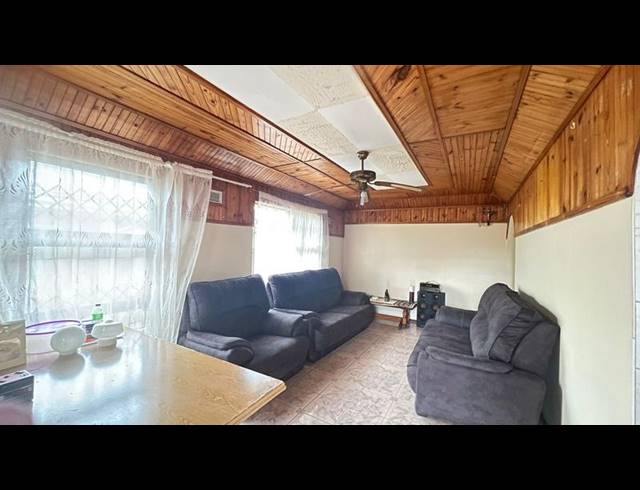 3 BEDROOM HOUSE FOR SALE IN UMLAZI Q